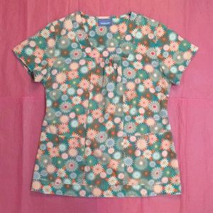 Carol’s Scrubs Floral Fireworks Top Size Small